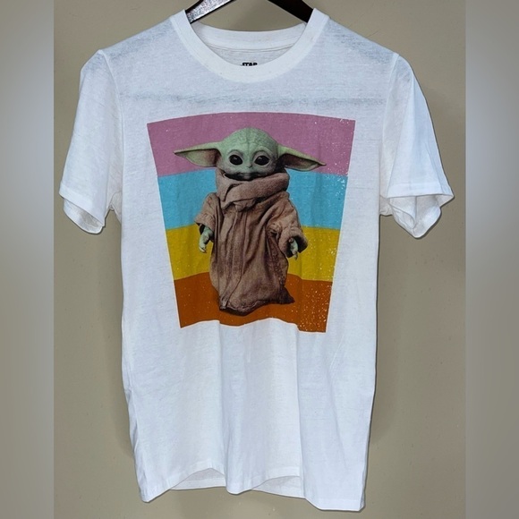 Disney Star Wars Grogu ~ Baby Yoda Star Wars T-Shirt ~ Size Medium - Picture 1 of 9